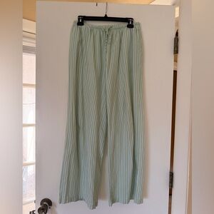 No Boundaries Light Green Striped pants